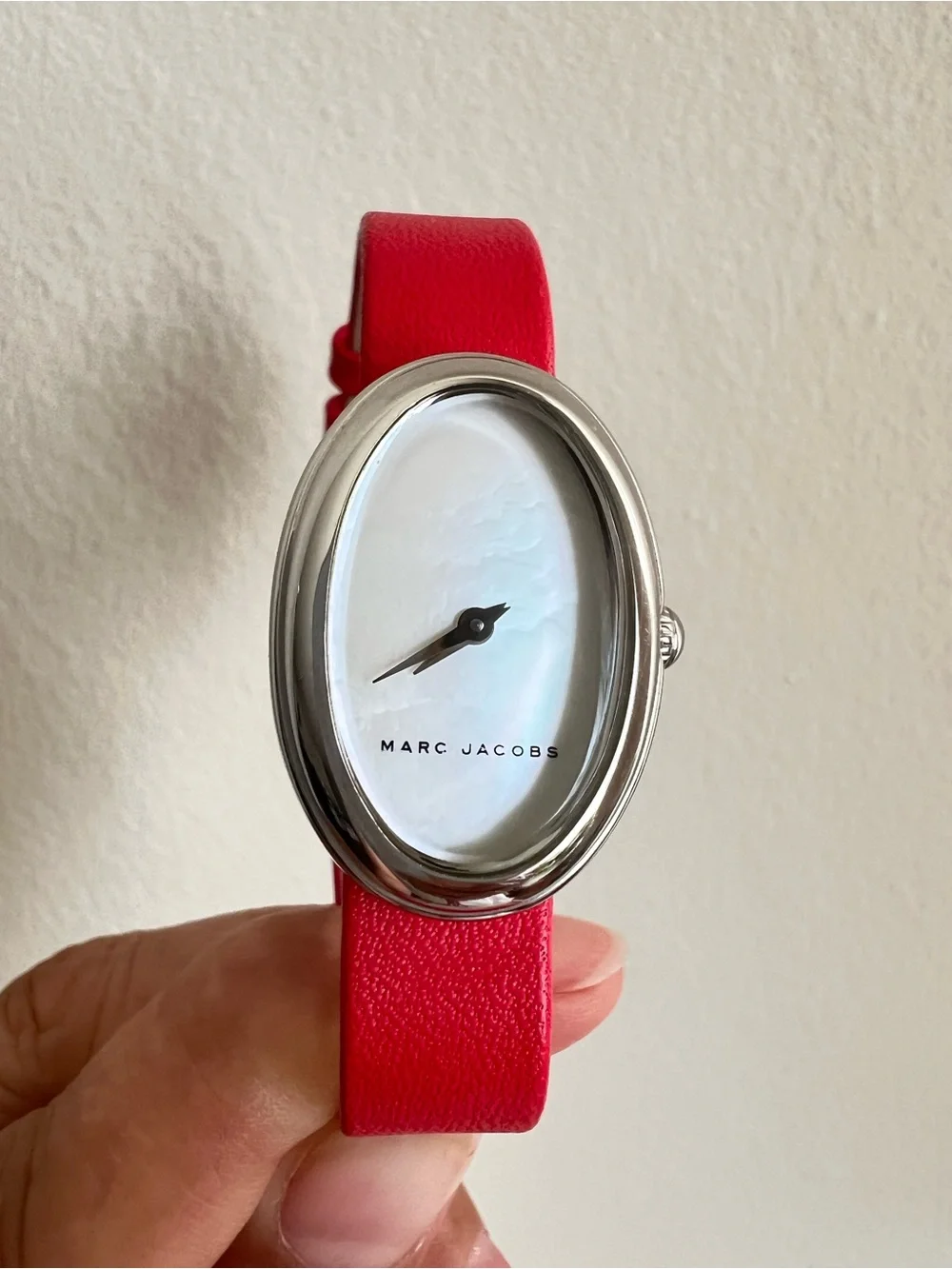 EUC MARC JACOBS Women's Cicely Oval Dial Leather Strap Watch